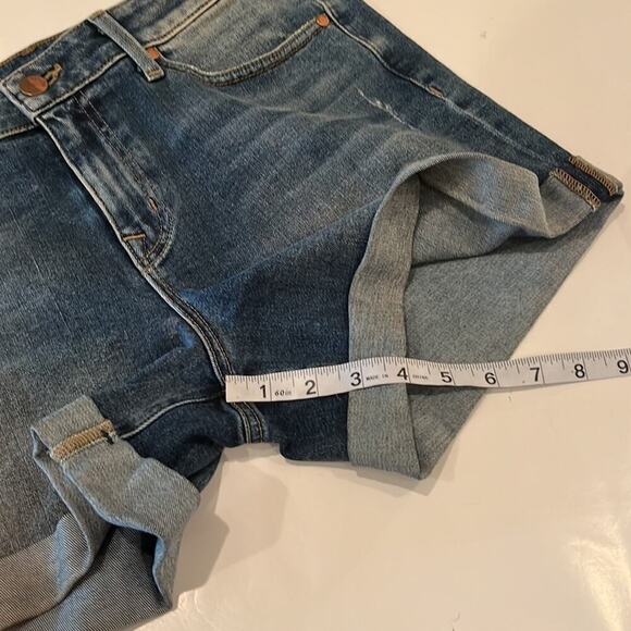 Level 99 4” Inseam High Rise Cuffed Shorts Size 29 - Picture 6 of 16